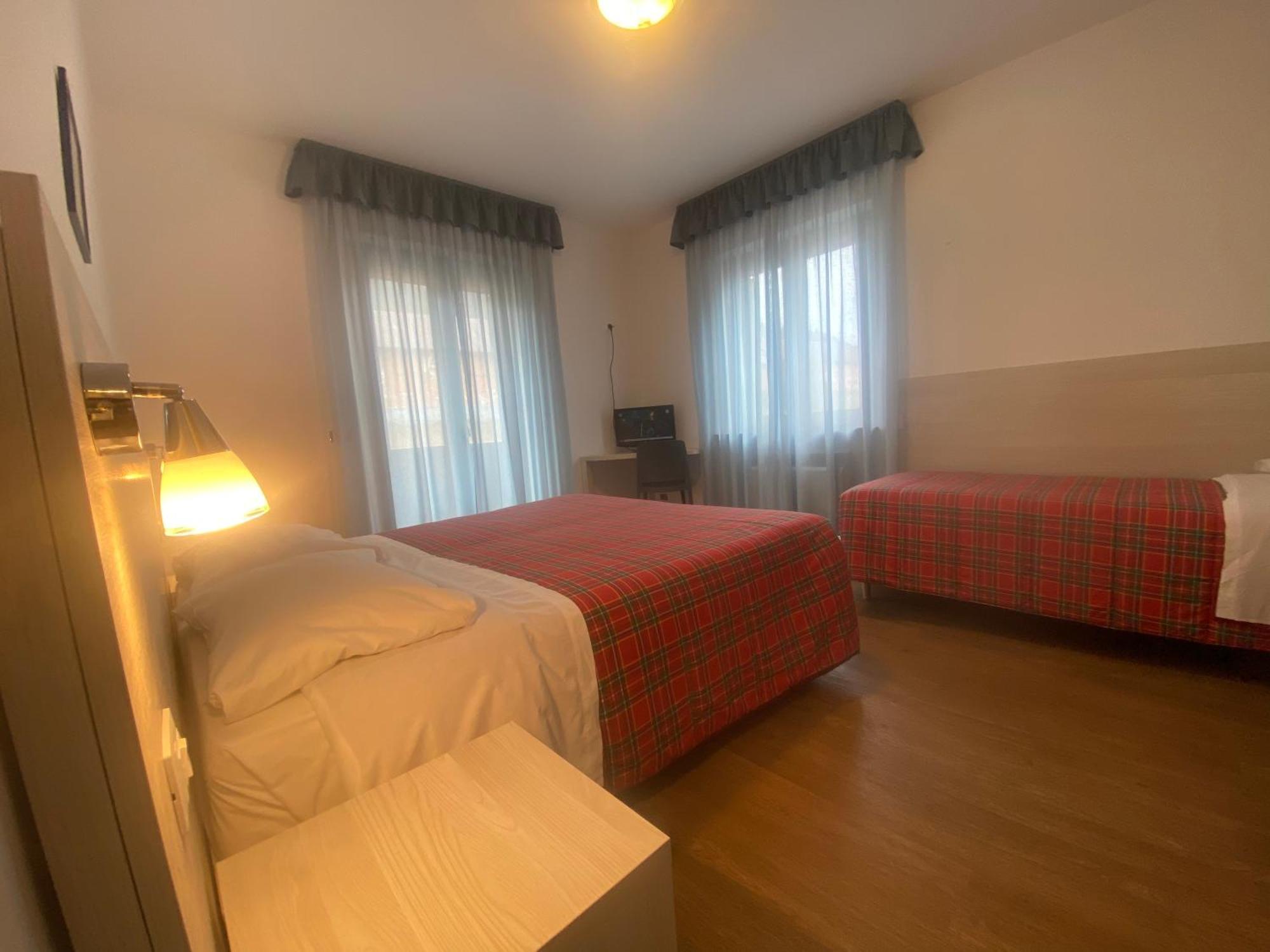 טרביסיו Hotel International מראה חיצוני תמונה