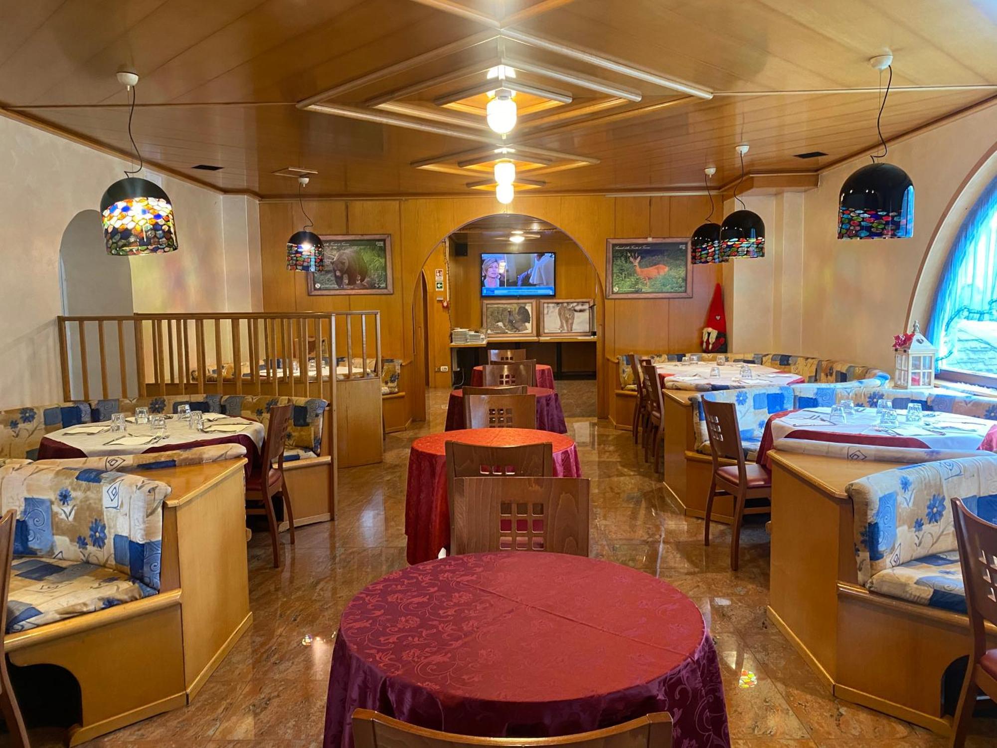 טרביסיו Hotel International מראה חיצוני תמונה